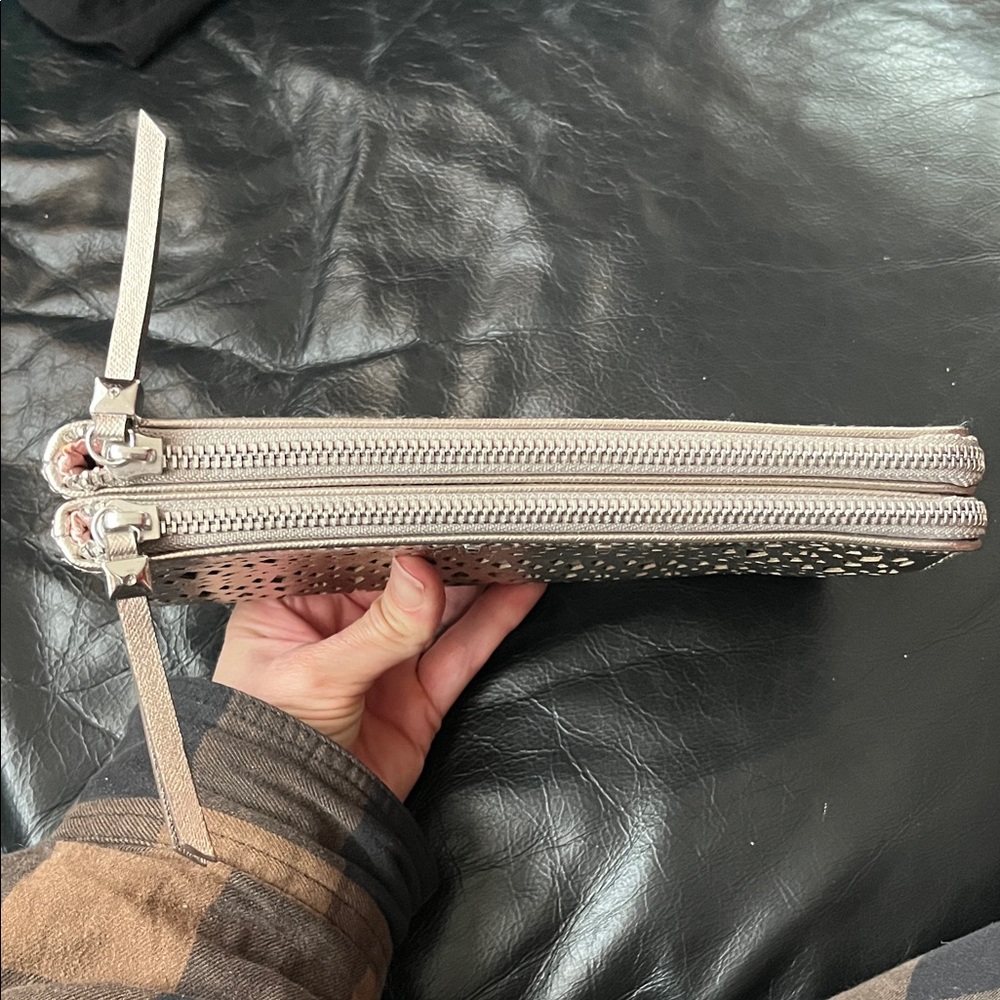New Stella & Dot Metallic Rose Gold/Silver Clutch - Picture 3 of 16